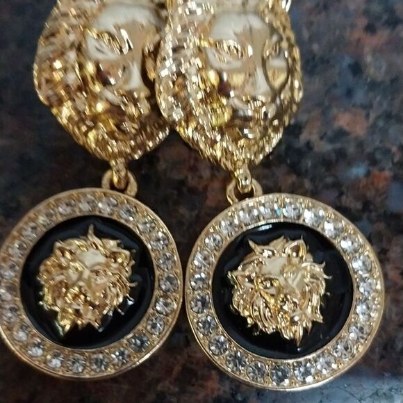 Lion Motif Gold Earrings..large - Picture 1 of 4